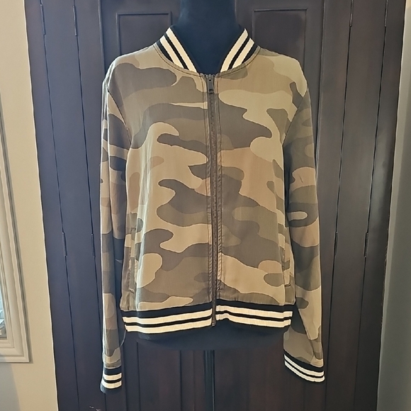 NWOT-Natural Reflections Tan Camouflage Bomber Jacket - Picture 1 of 6